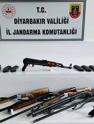 Diyarbakır'da kaçak silah operasyonu : 73 ruhsatsız silah ele geçirildi