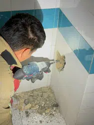 Hatay'da bacaya düşen yavru kedi için yoğun mesai