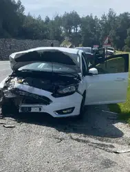 Manisa Salihli-Köprübaşı yolunda iki otomobil çarpıştı : 4 yaralı