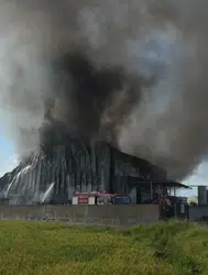 Antalya’da fabrika yangını : Cips üretim tesisi küle döndü