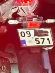 Manisa'da plakasını bantla kapatan motosikletliye 420 bin 500 lira ceza