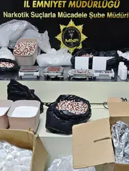 Mersin'de binlerce sentetik ecza hapı ele geçirildi