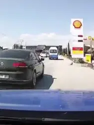 Bursa'da tehlikeli anlar : Sürücü kazaya davetiye çıkardı