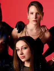 Dünya yıldızlarını geride bıraktılar : Manifest listenin zirvesinde!