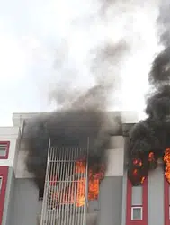 Niğde'de yangın paniği : 4 kişi kurtarıldı