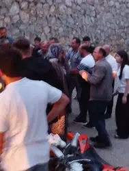 Sakarya'da sollama yapmak isteyen motosikletli istinat duvarından uçtu