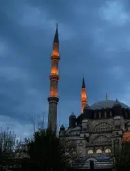 Cuma hutbesi yayınladı : İbadetler, bizi rabbimize yakınlaştırır
