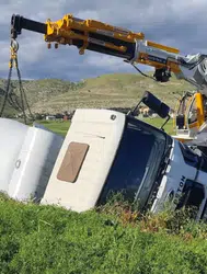 Diyarbakır Silvan'da beton mikseri devrildi : Sürücü yaralandı