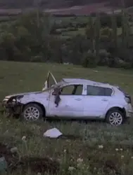 Sivas'ta şarampole devrilen otomobildeki 2 kişi yaralandı