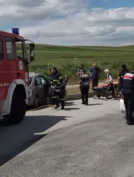 Çorum Alaca’da kavşakta iki otomobil çarpıştı : 1 kişi yaralandı
