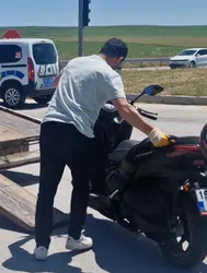 Çorum'da kaza : Otomobil ile motosiklet çarpıştı, sürücü yaralandı