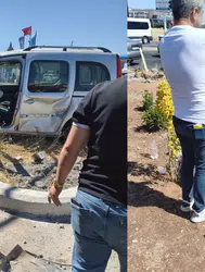 Diyarbakır Bağlar'da kaza : 2 araç çarpıştı, 3 kişi yaralandı