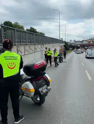 Samsun Canik'te motosiklet devrildi : Yola savrulan 2 kişi yaralandı