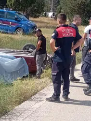 Burdur'da otomobil şarampole devrildi : 1 kişi öldü, 1 kişi yaralandı