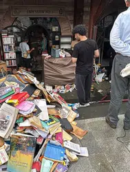 Sağanak nedeniyle Üsküdar Sahaflar Çarşısı'nı su bastı : Yüzlerce kitap zarar gördü