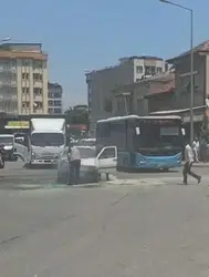 Manisa Salihli'de seyir halindeki otomobil yandı