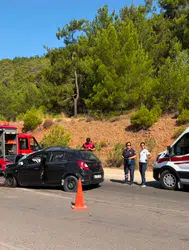 Fethiye'de araçlar kafa kafaya çarpıştı : 1 ölü, 2 yaralı