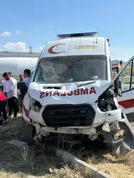 Çorum Sungurlu’da cip ile ambulans çarpıştı : 5 kişi yaralandı
