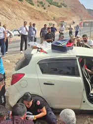 Bingöl'de otomobil yoldan çıktı : Kazada 3 kişi yaralandı