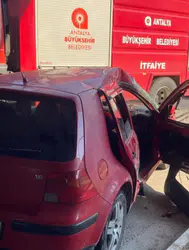 Antalya Aksu’da otomobil ile tır çarpıştı : 1 kişi hafif yaralandı