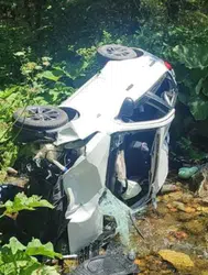 Giresun'da otomobil dereye devrildi : 6 kişi tedavi altına alındı