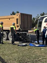 Sivas'ta kamyona çarpan genç motosiklet sürücüsü öldü