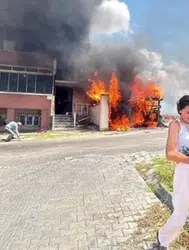 Tekirdağ Çorlu'da otluk alanda yangın : Garaj tamamen yandı