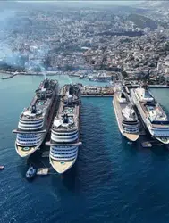 Kuşadası'nda kruvaziyer yoğunluğu ! 2 gemiyle 8 bin 200 turist geldi