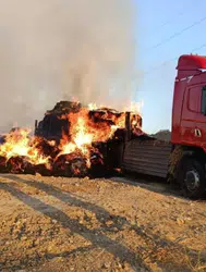 Ankara'da seyir halindeki kamyonette bulunan saman balyaları alev alev yandı