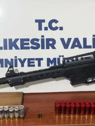 Biga'daki silahlı olayın şüphelisi Bandırma'da yakalandı : Araçtan ruhsatsız otomatik av tüfeği çıktı