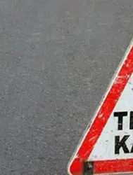 Elazığ'da otomobil kontrolden çıkıp yan yattı : 2 kişi yaralandı