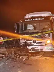Konya'da otomobil ile kamyon çarpıştı : 16 yaşındaki çocuk öldü