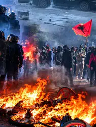 Avrupa'da Protesto Dalgası: Ekonomik Kriz Sokakları Hareketlendirdi