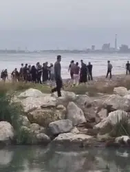 Mersin’de denize giren gençlerden biri boğuldu