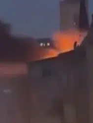 Küçükçekmece'de Bir Binanın Çatısında Yangın Çıktı