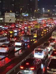 İstanbul'da haftanın ilk mesai gününde trafik yoğunluğu yüzde 89 oldu