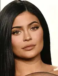 Dünyanın en genç milyaderi Kylie Jenner'ın estetikle değişimi ne?