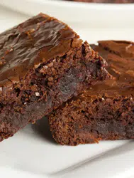 Enfes kıvamıyla dışı kıtır, içi akışkan brownie tarifi nasıl hazırlanır?