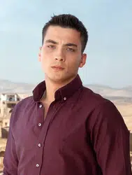 Uzak Şehir’in Kaya’sı Atakan Özkaya kimdir, kaç yaşında ve nereli? Atakan Özkaya'nın oynadığı diziler neler?