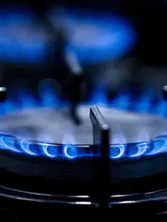 Spot piyasada doğal gaz fiyatları nasıldır ve işlem hacmi ne durumdadır?