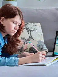 Kişiselleştirilmiş dersler çocuklar için ne kadar güvenli? Eğitimde yapay zeka riskleri
