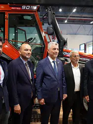 Ticaret Bakanı Ömer Bolat Albayrak Grubu standını ziyaret etti