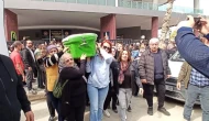 İki aylık eşi tarafından satırla öldürülen Sevcan hemşirenin tabutunu kadınlar taşıdı!
