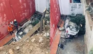 Mardin'de otomobil istinat duvarından düştü: Hurdaya dönen araçta 2 kişi yaralandı