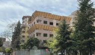 Kadıköy'de korkutan kaza: Kepçe operatörü binanın 5'inci katından düştü