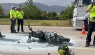 Alev alev yanan motosikletin sürücüsü ağır yaralandı: Anne sinir krizi geçirdi!