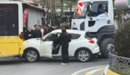 Avcılar'da korkunç kaza: Beton mikseri ile otomobil çarpıştı!