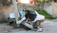 Denizli'de feci kaza: Aydınlatma direğine çarpan sürücü öldü!