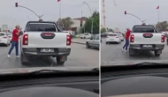 Adana’da şok eden görüntü: Trafikte tartıştı, yaşlı sürücüyü yumrukladı