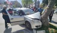 80 yaşındaki sürücüden hayat kurtaran manevra: Ağaca çarparak durabildi